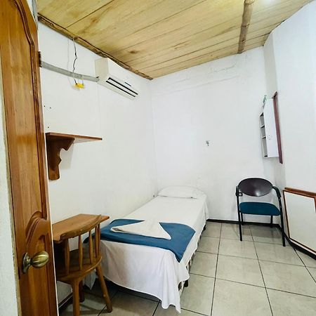 Hospedaje Darwin B&B Puerto Ayora  Buitenkant foto