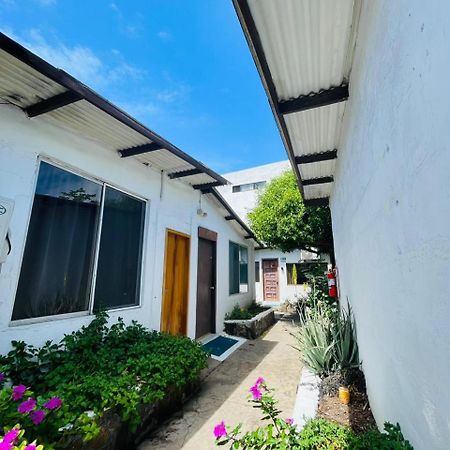 Hospedaje Darwin B&B Puerto Ayora  Buitenkant foto