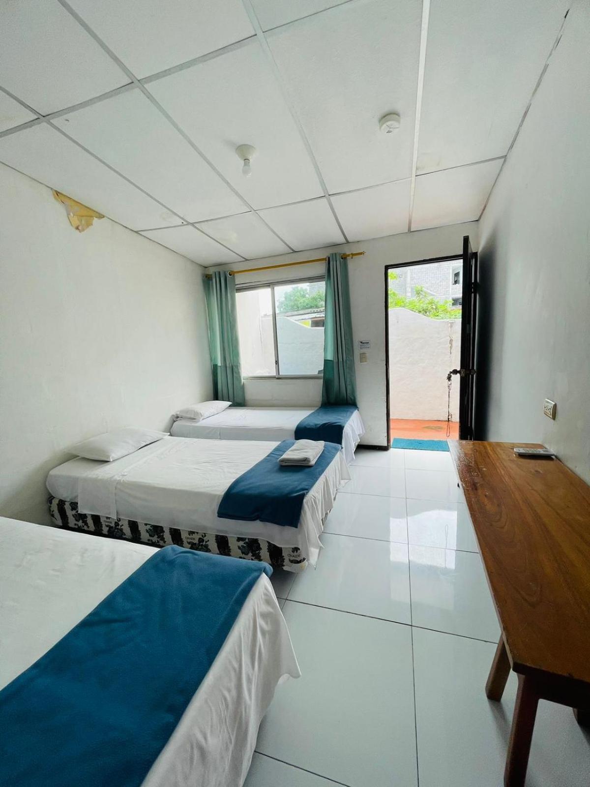 Hospedaje Darwin B&B Puerto Ayora  Buitenkant foto