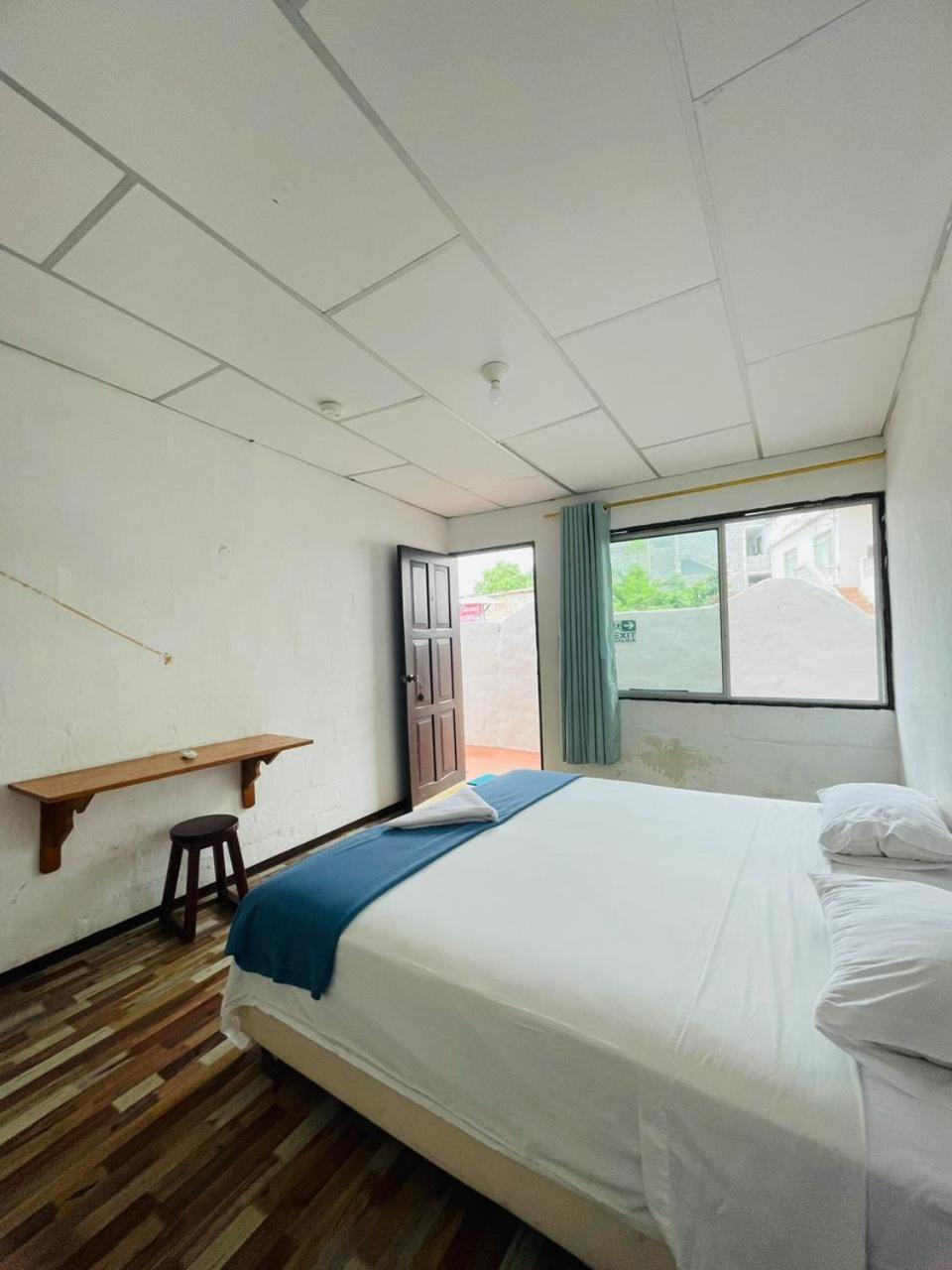 Hospedaje Darwin B&B Puerto Ayora  Buitenkant foto