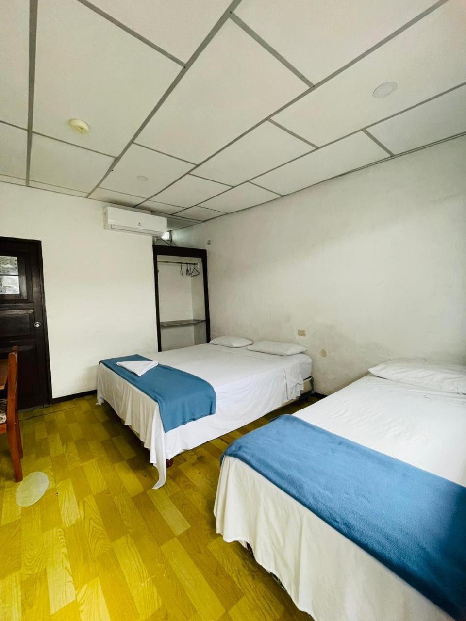 Hospedaje Darwin B&B Puerto Ayora  Buitenkant foto