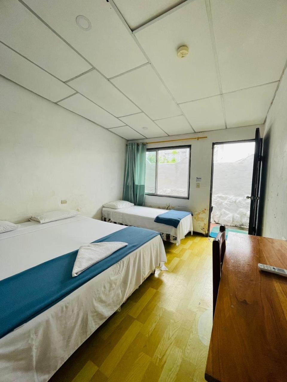 Hospedaje Darwin B&B Puerto Ayora  Buitenkant foto
