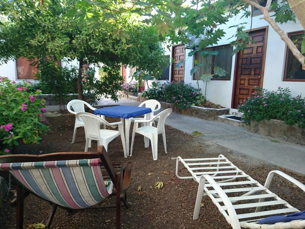 Hospedaje Darwin B&B Puerto Ayora  Buitenkant foto